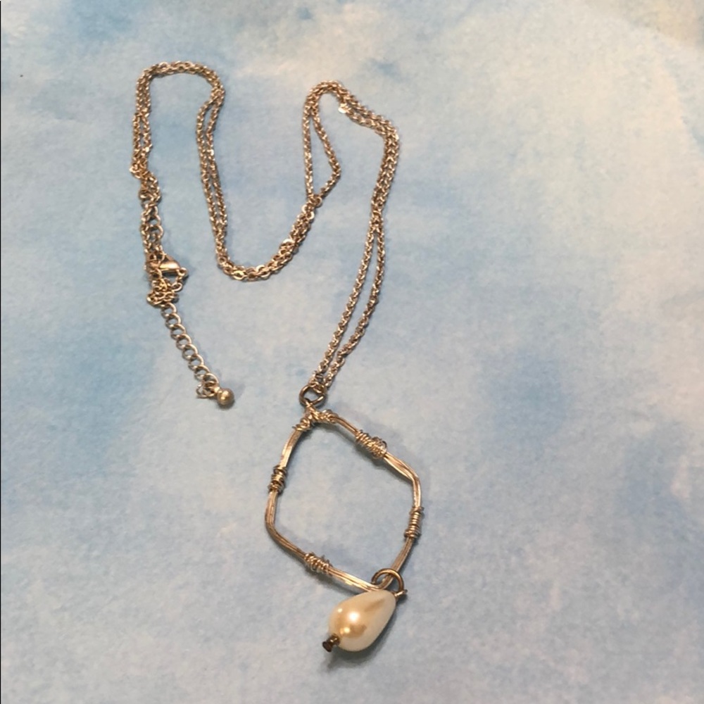 Necklace with pearl 18 inch silver tone chain